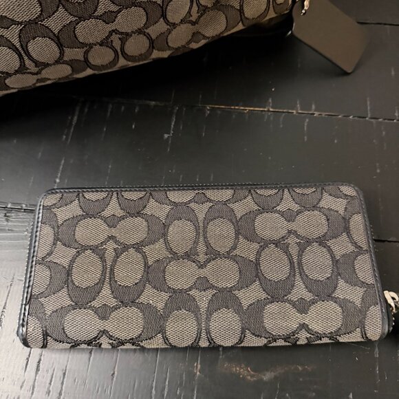 Coach Dufflette Jacquard/Leather w/wallet - Picture 9 of 14